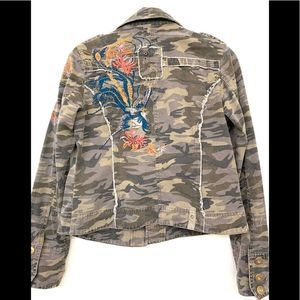 EMBROIDERED cropped jacket.